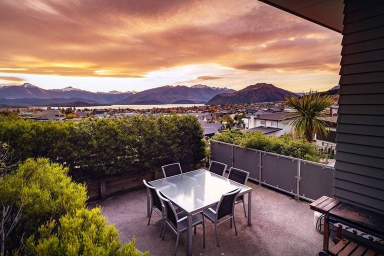 Photo of property in 12 Bovett Place, Wanaka, 9305