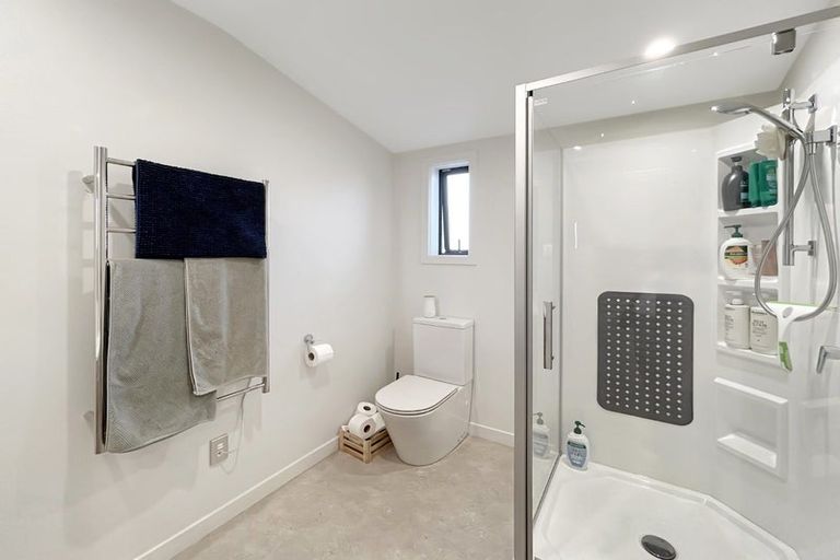 Photo of property in 9 Grange Street, Winton, 9720