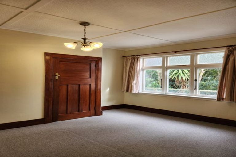 Photo of property in 64 Fairview Crescent, Kelburn, Wellington, 6012