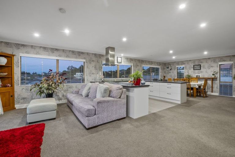 Photo of property in 20 Bayvista Close, Welcome Bay, Tauranga, 3112
