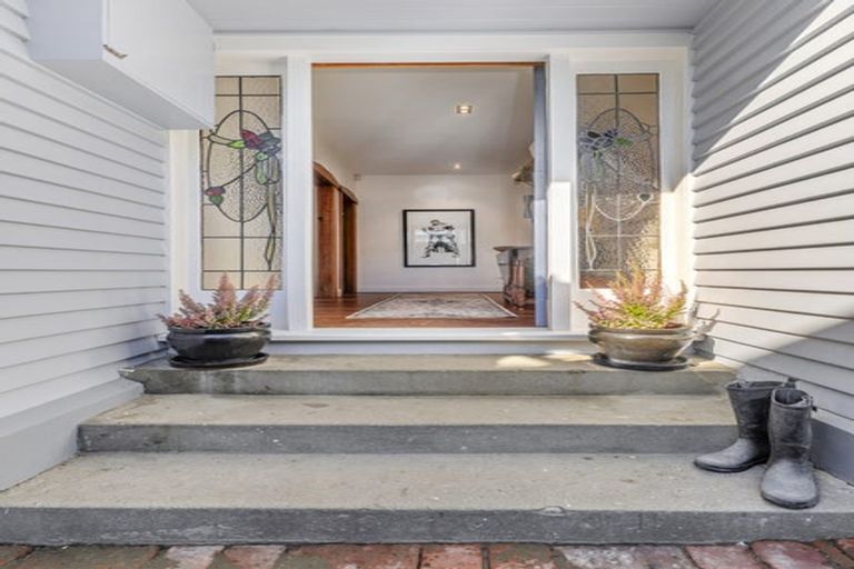 Photo of property in 65 Marine Parade, Seatoun, Wellington, 6022