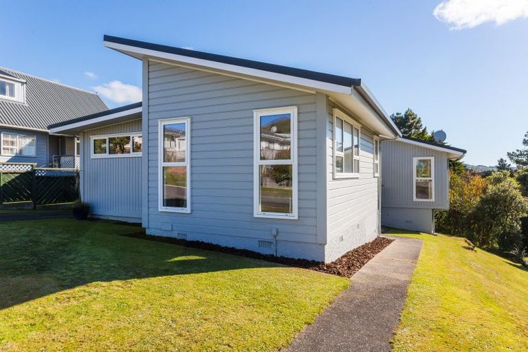 Photo of property in 8 Japonica Crescent, Ranui, Porirua, 5024