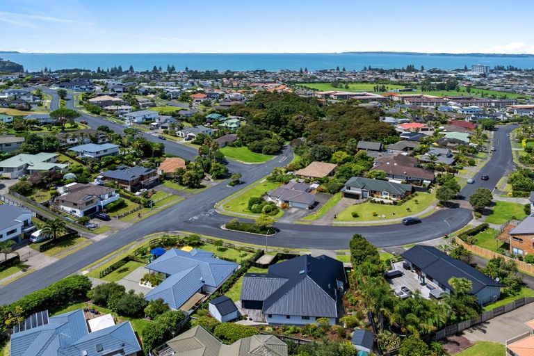 Photo of property in 4 Grovenor Drive, Orewa, 0931