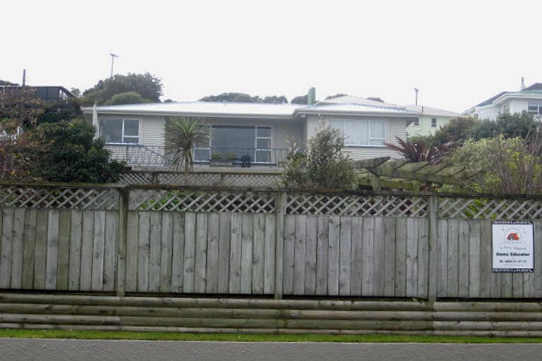 Photo of property in 37 Simons Street, Moturoa, New Plymouth, 4310