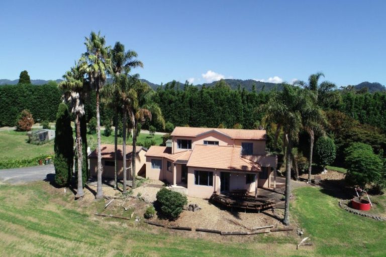 Photo of property in 6 Woodland Road, Johnsonville, Wellington, 6037