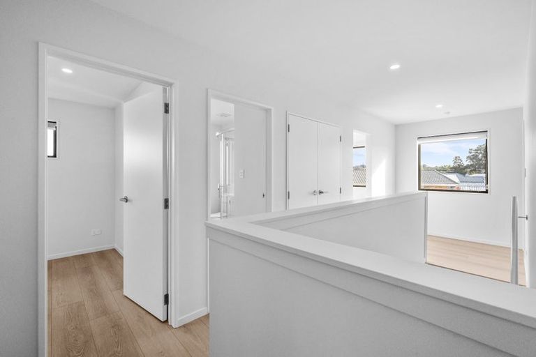 Photo of property in 16 Gossamer Drive, Pakuranga Heights, Auckland, 2010