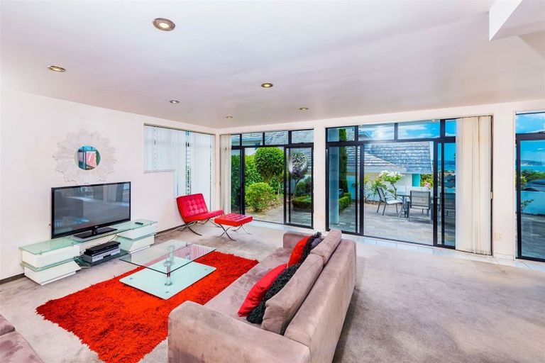 Photo of property in 38 Luckens Road, West Harbour, Auckland, 0618