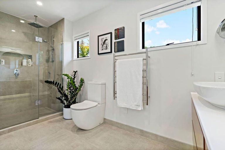 Photo of property in 7 Helvetia Drive, Browns Bay, Auckland, 0630