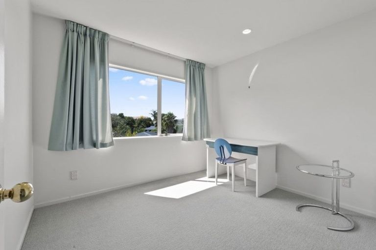 Photo of property in 17 Bevyn Street, Castor Bay, Auckland, 0620
