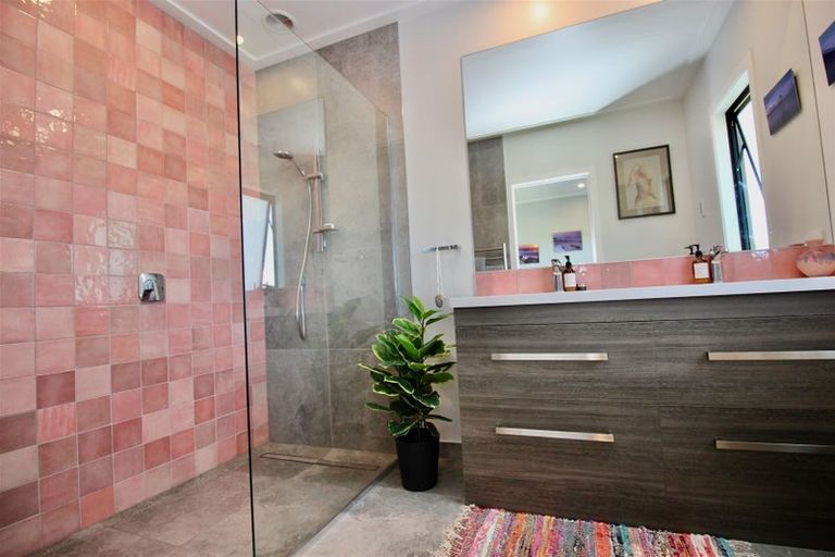 Photo of property in 70 Leeward Drive, Whitianga, 3510