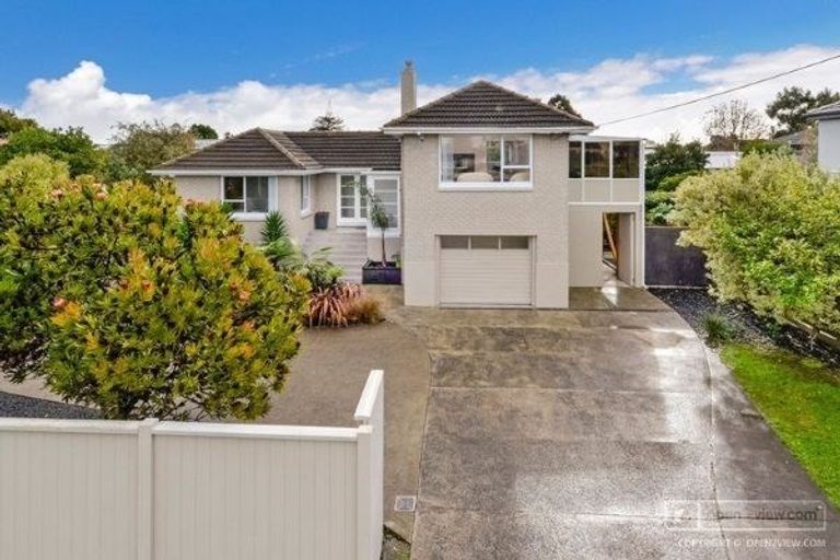 Photo of property in 44 Montgomery Avenue, Belmont, Auckland, 0622