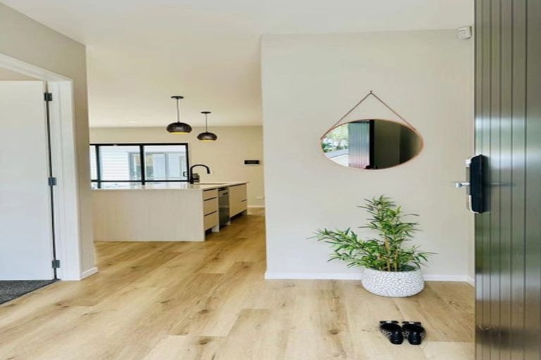 Photo of property in 4 Maraeariki Avenue, Orewa, 0931