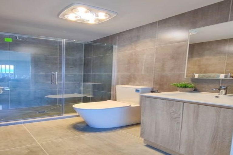 Photo of property in 7 Ngaru Way, Orewa, 0931