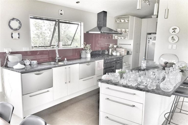 Photo of property in 168a Scenic Drive, Titirangi, Auckland, 0604