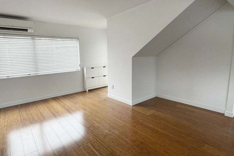 Photo of property in 17 Caspian Close, New Lynn, Auckland, 0600