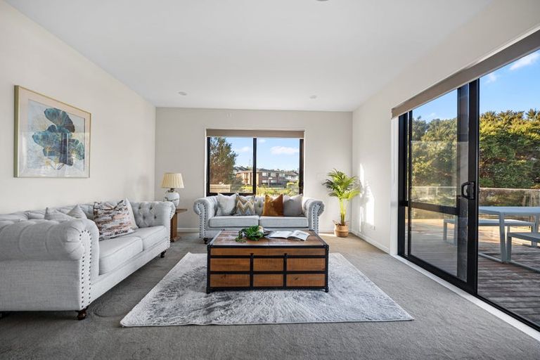 Photo of property in 14 Rathmullen Place, Pinehill, Auckland, 0632