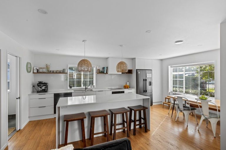 Photo of property in 40 Walton Street, Red Beach, 0932