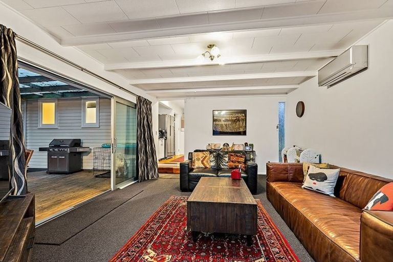 Photo of property in 25 Crompton Road, Massey, Auckland, 0614