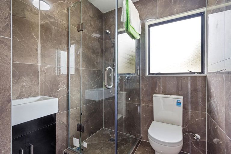 Photo of property in 2/13 John Street, Mangere East, Auckland, 2024