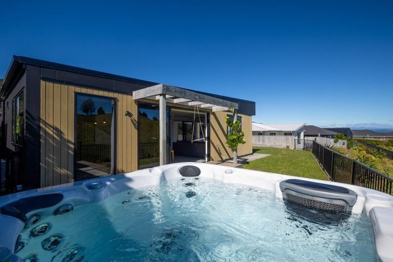 Photo of property in 32 Huntaway Close, Stoke, Nelson, 7011