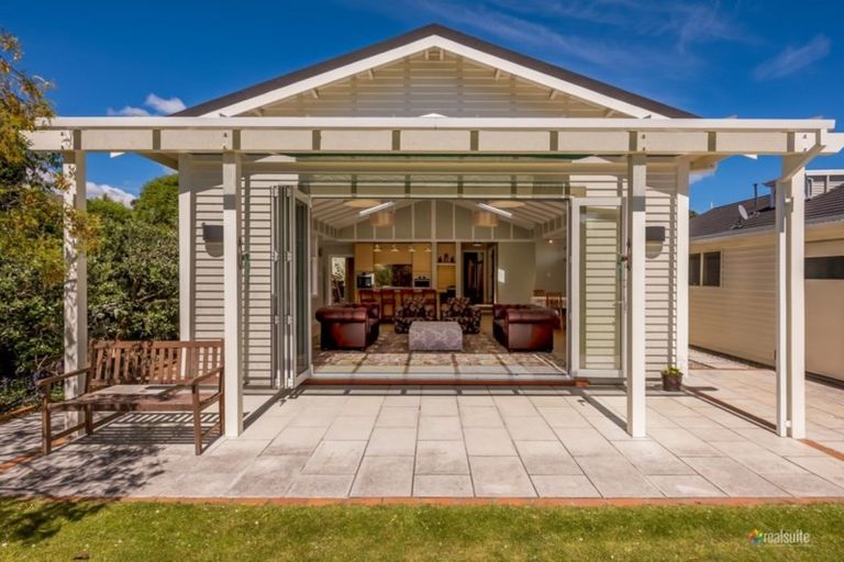 Photo of property in 25 Hinau Street, Woburn, Lower Hutt, 5010