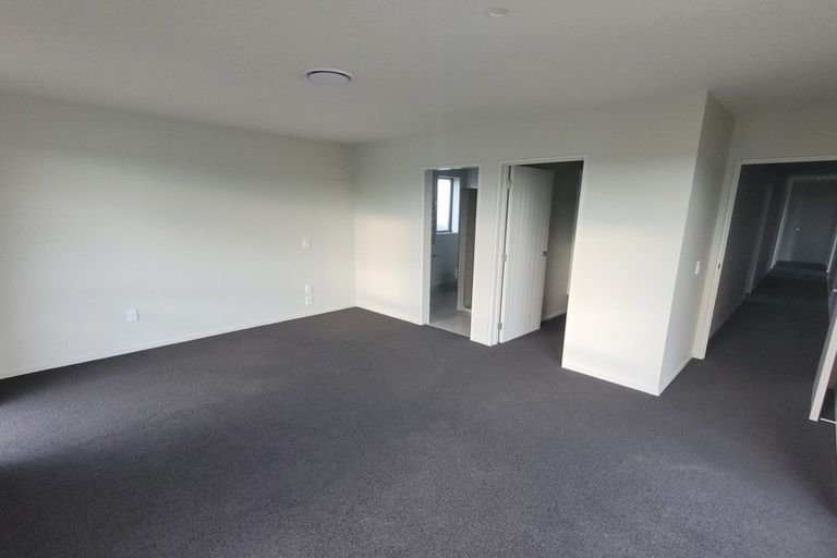 Photo of property in 1 Mccahon Drive, Rangiora, 7400