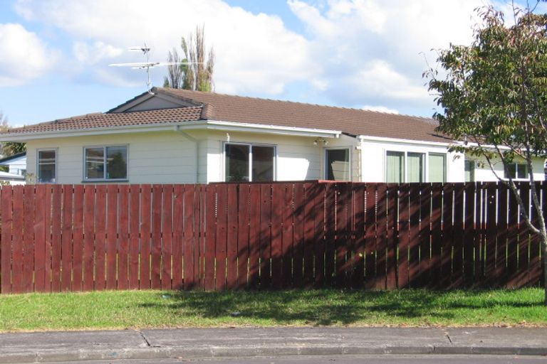 Photo of property in 16 Glenhaven Place, Te Atatu Peninsula, Auckland, 0610