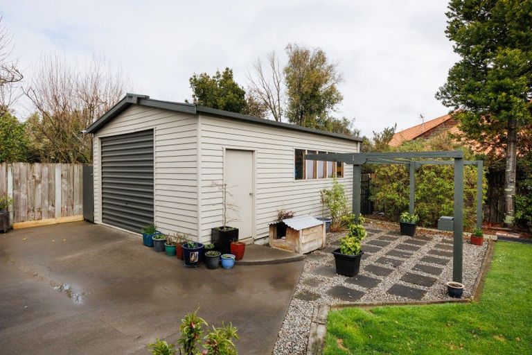Photo of property in 121 Ruamahanga Crescent, Terrace End, Palmerston North, 4410