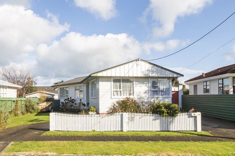 Photo of property in 15 Murray Avenue, Hawera, 4610