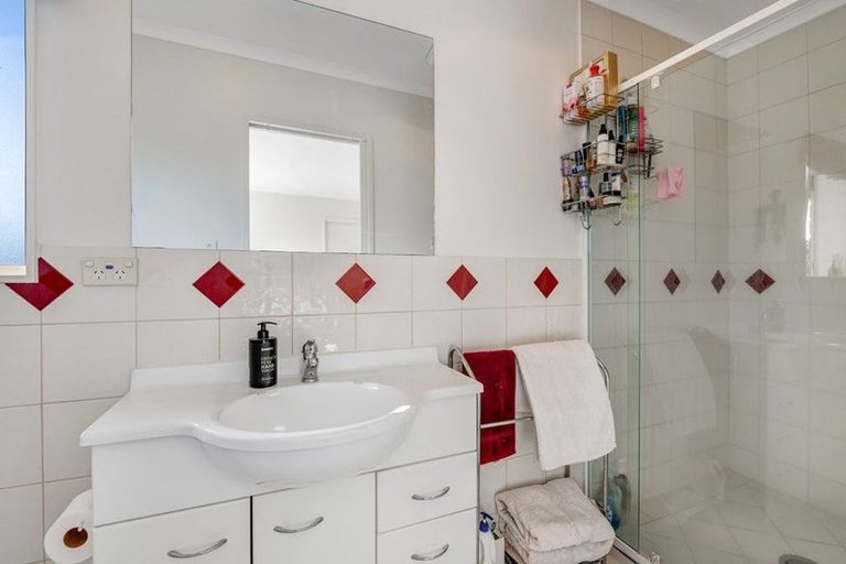 Photo of property in 72 Cabeleigh Drive, Helensville, 0800