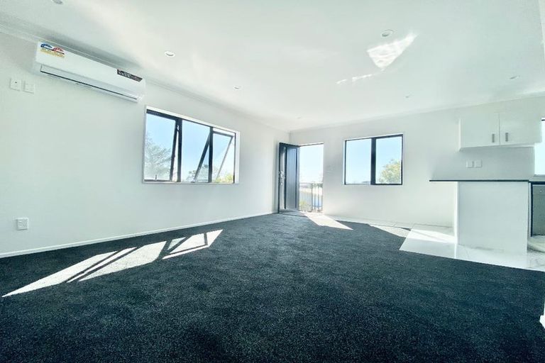 Photo of property in 547 Massey Road, Mangere, Auckland, 2022