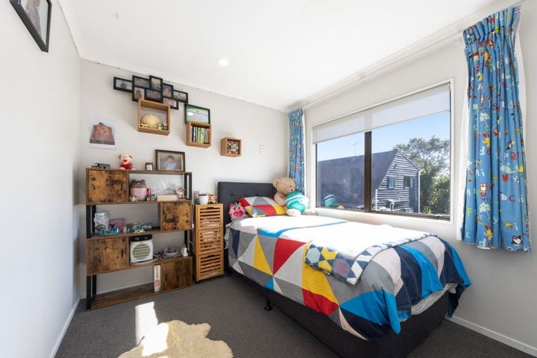 Photo of property in 121 Godley Road, Green Bay, Auckland, 0604
