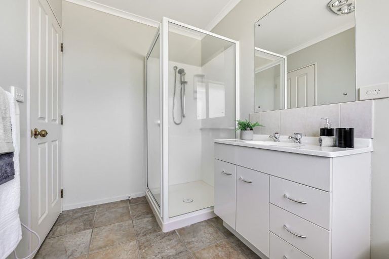 Photo of property in 2 Rochester Place, Nawton, Hamilton, 3200