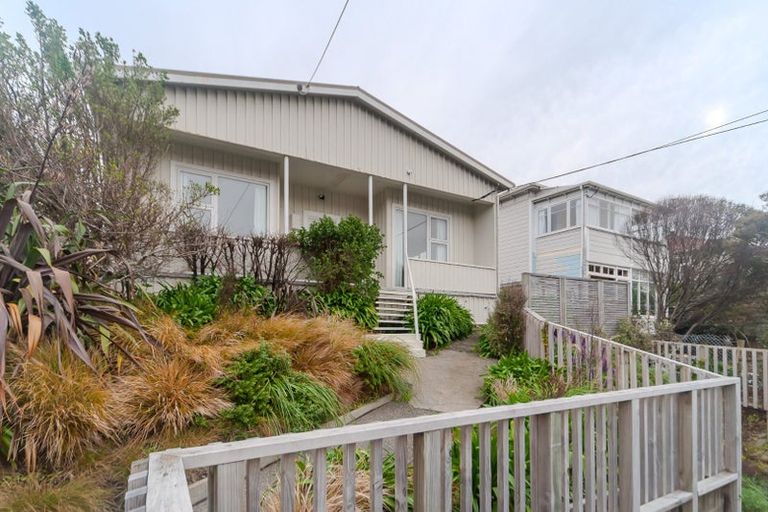 Photo of property in 37 Ara Paiwhenua, Tawa, Wellington, 5028