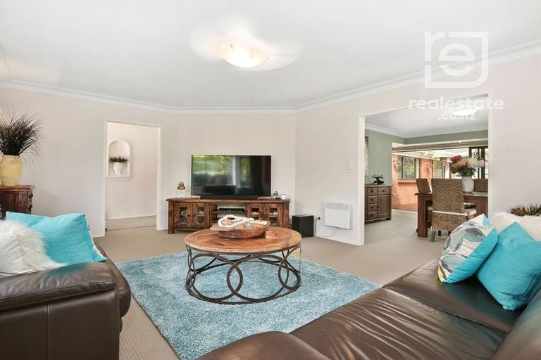 Photo of property in 5 Cumbrian Place, Conifer Grove, Takanini, 2112