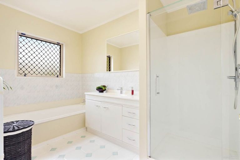 Photo of property in 96 Nikau Street, New Lynn, Auckland, 0600