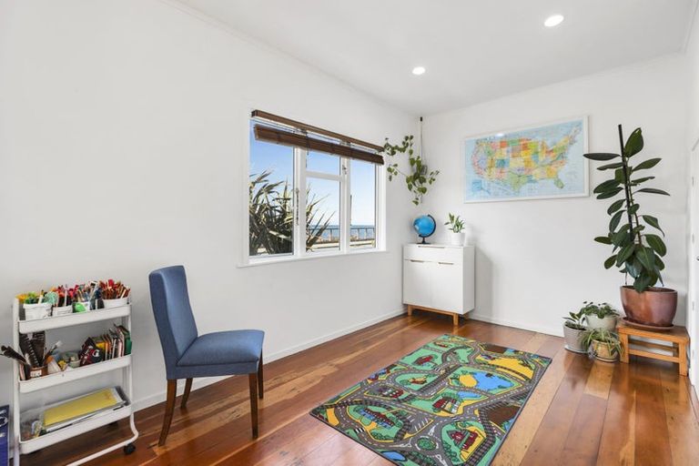 Photo of property in 82 Owhiro Bay Parade, Owhiro Bay, Wellington, 6023