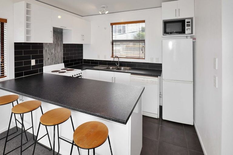 Photo of property in 2f6 Oriental Terrace, Mount Victoria, Wellington, 6011