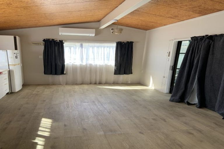 Photo of property in 26 Matapouri Road, Mangere Bridge, Auckland, 2022