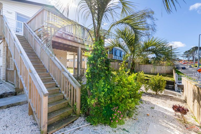 Photo of property in 36 Makora Road, Massey, Auckland, 0614