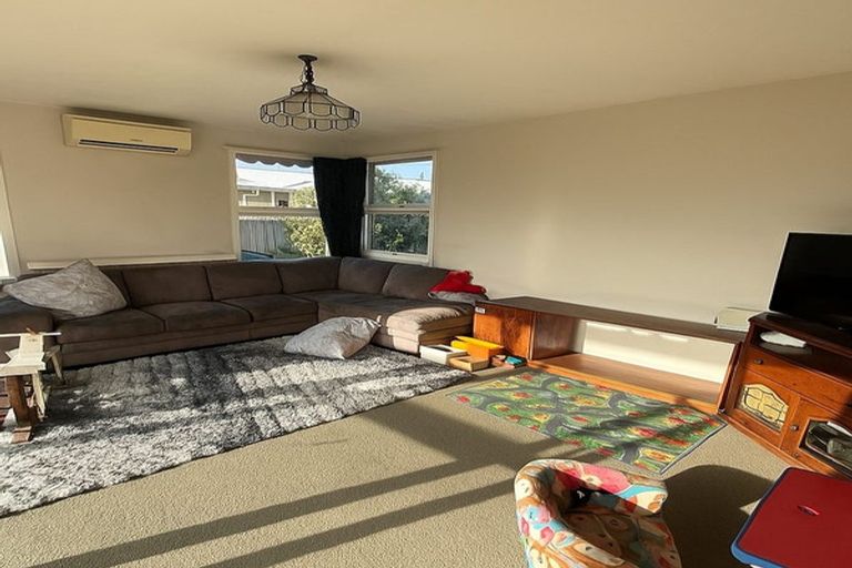 Photo of property in 2/10 Aorangi Road, Bryndwr, Christchurch, 8053