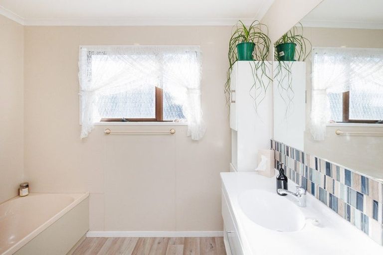 Photo of property in 4 Gainsborough Grove, Highbury, Palmerston North, 4412