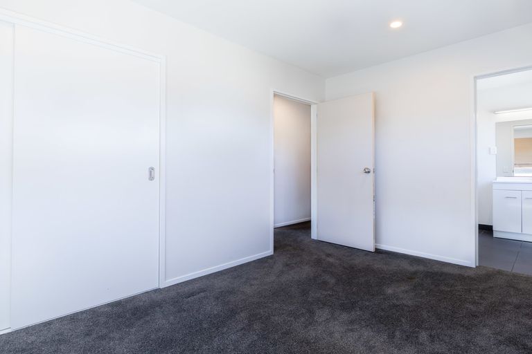 Photo of property in 36 Makora Road, Massey, Auckland, 0614