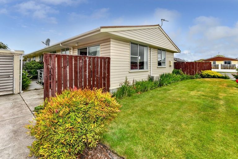 Photo of property in 2 Hurst Place, Parklands, Christchurch, 8083