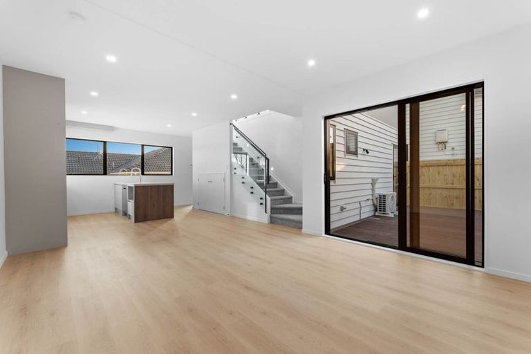 Photo of property in 112b Eversleigh Road, Belmont, Auckland, 0622