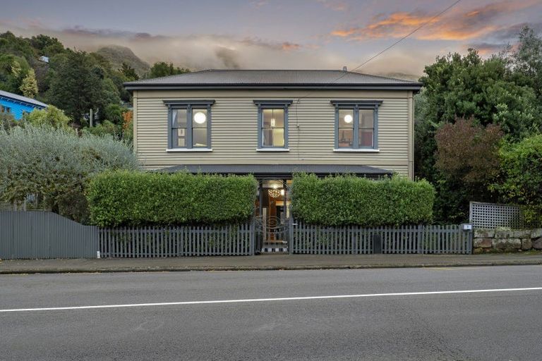 Photo of property in 2 Brittan Terrace, Lyttelton, 8082