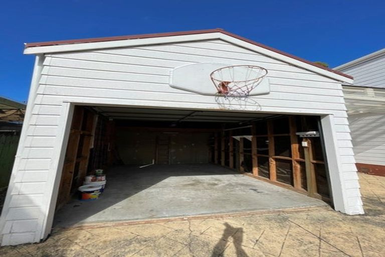 Photo of property in 10 Granville Drive, Massey, Auckland, 0614