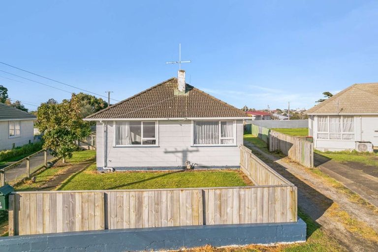 Photo of property in 15 Churchill Crescent, Tawhero, Whanganui, 4501