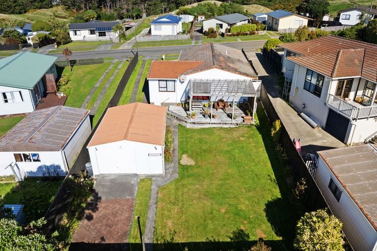 Photo of property in 124 Pikarere Street, Titahi Bay, Porirua, 5022