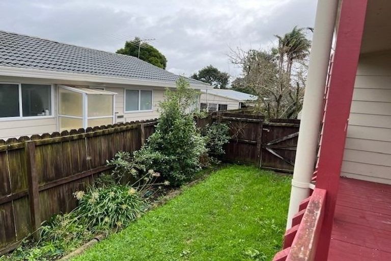 Photo of property in 32 Hassan Drive, Massey, Auckland, 0614